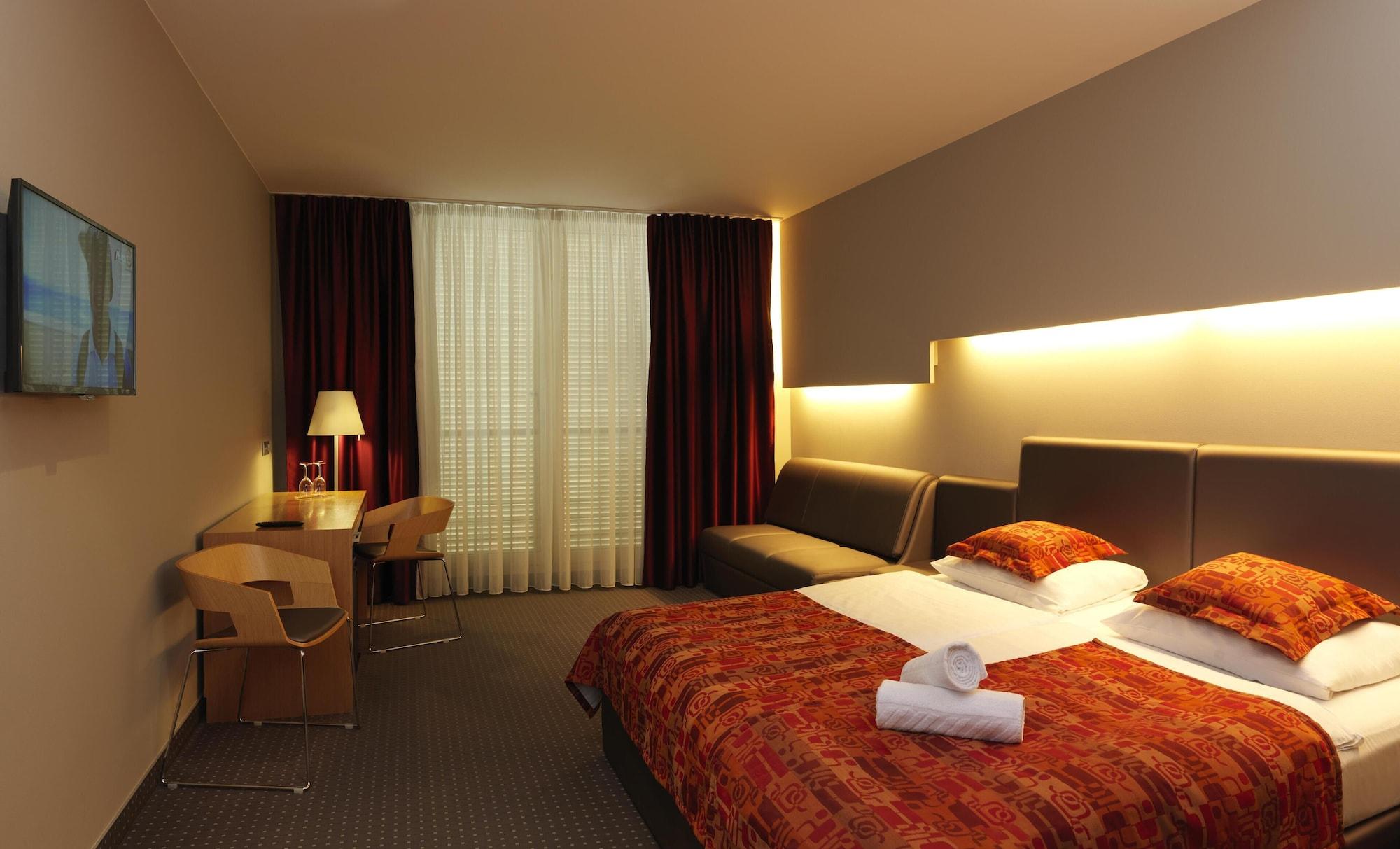 Hotel Thermana Park Lasko**** Superior Ngoại thất bức ảnh