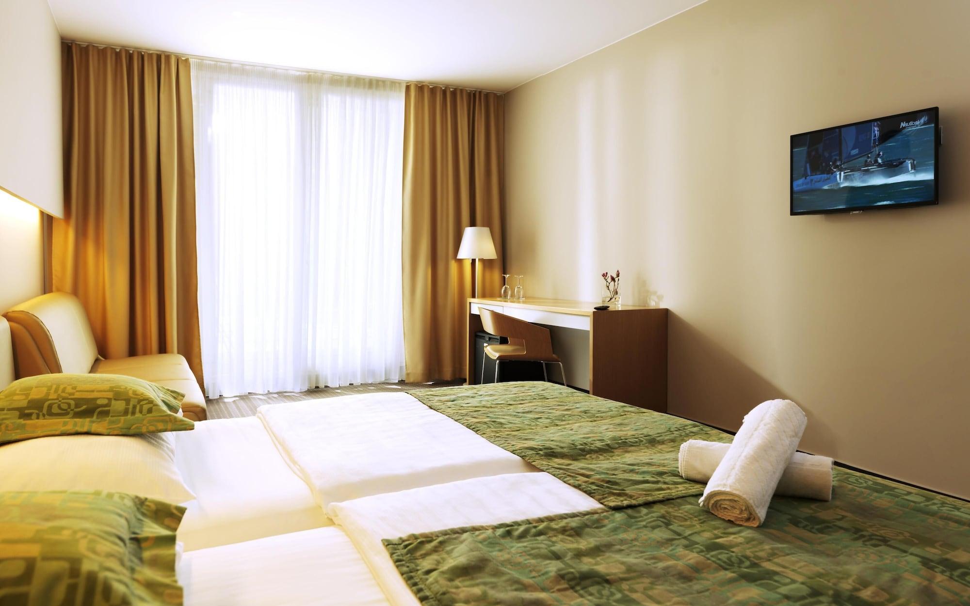 Hotel Thermana Park Lasko**** Superior Ngoại thất bức ảnh