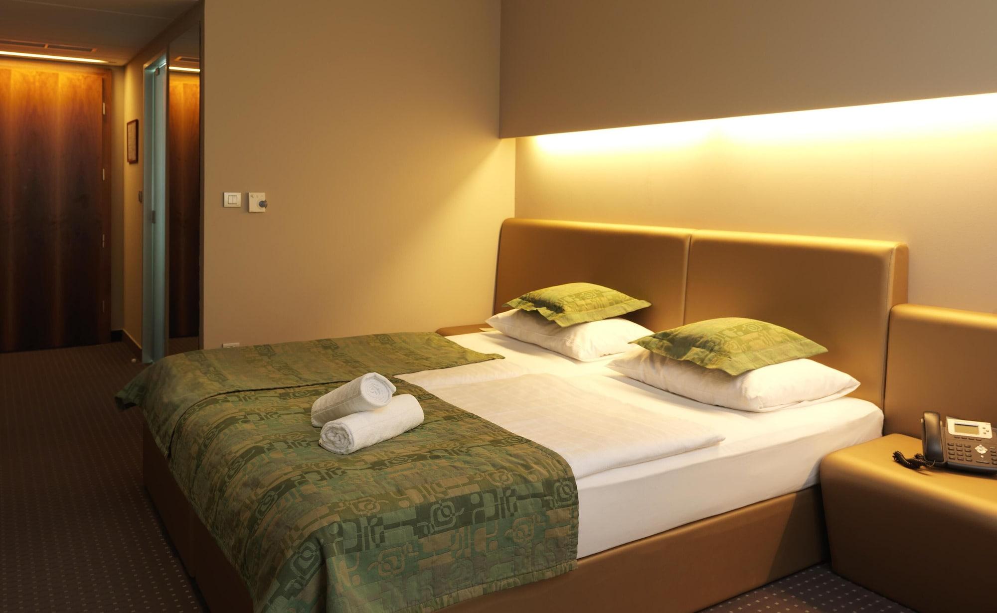Hotel Thermana Park Lasko**** Superior Ngoại thất bức ảnh